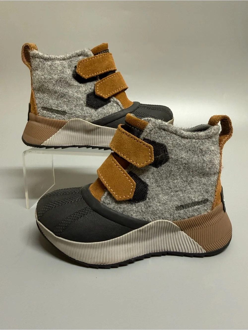 Sorel Out N About Unisex Boots Little Kid Size 10 Classic Waterproof Gray/Brown